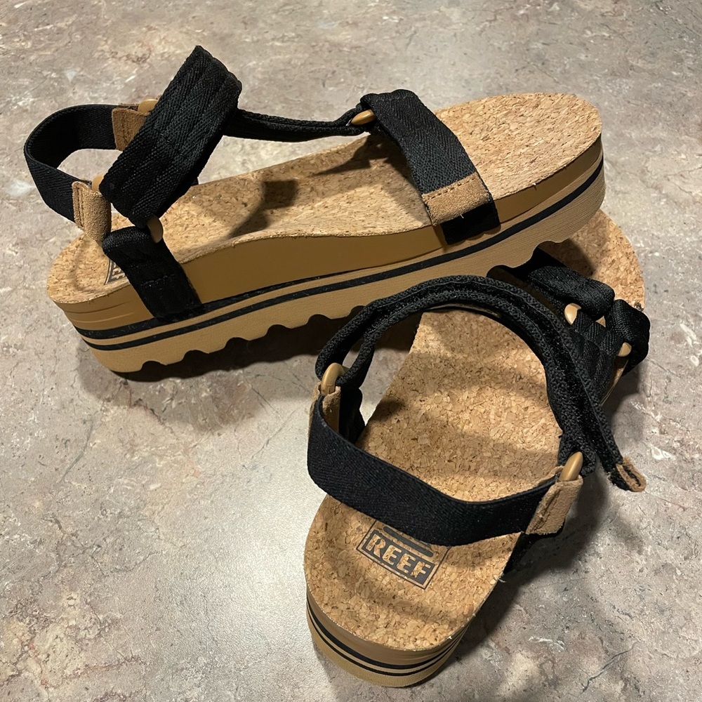 Cushion REM Hi Reef sandals